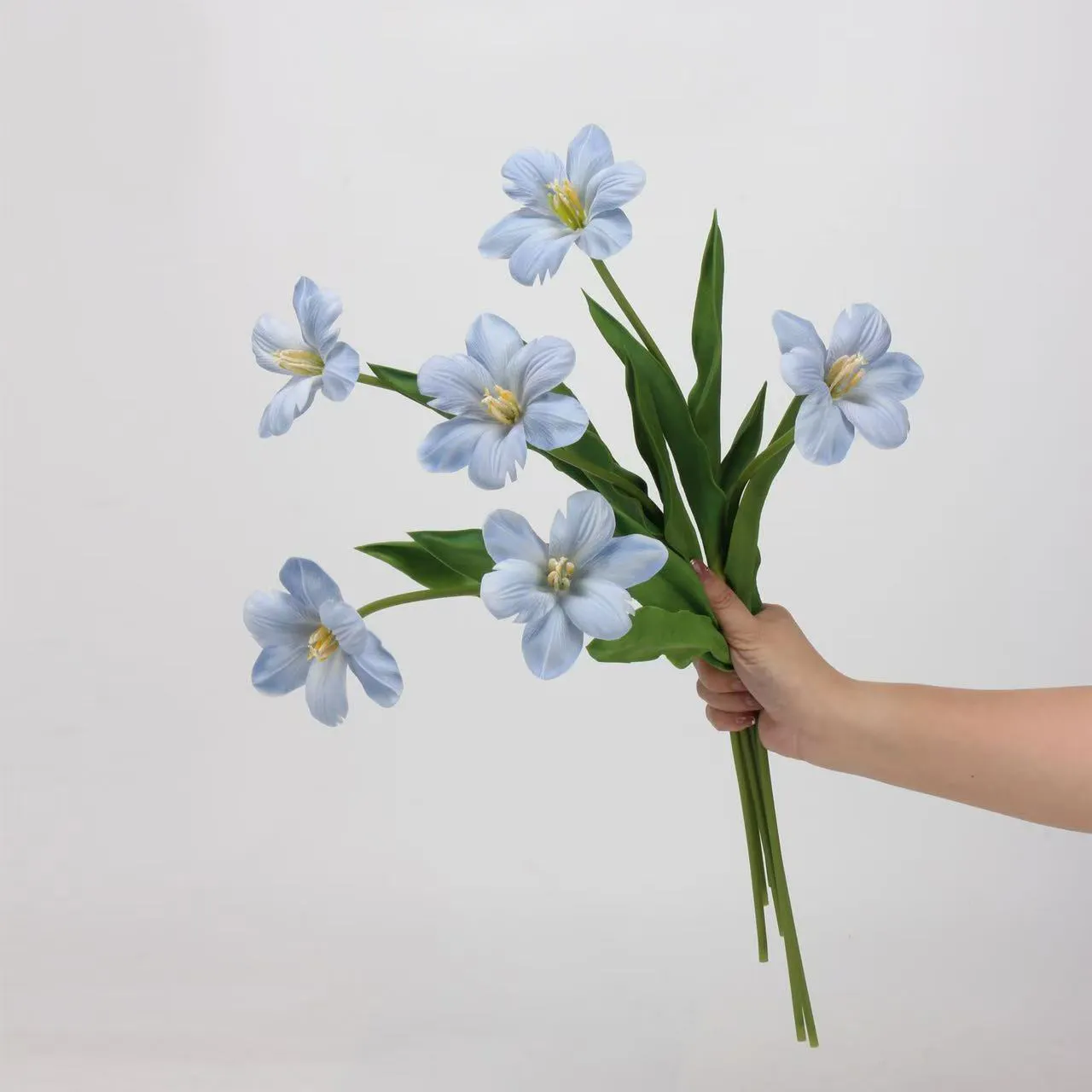 The application of silk flower wedding arrangements